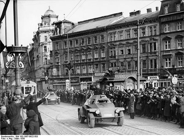 Fichier:Bundesarchiv Bild 183-1987-0922-503, Wien, Einmarsch deutscher Truppen, Spähpanzer.jpg